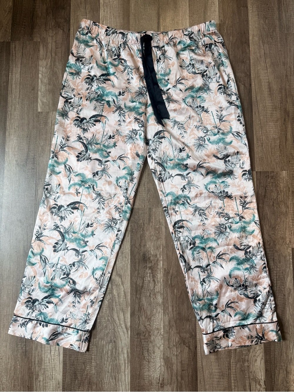 Victoria’s Secret Tropical Palm Print Drawstring Satiny Lounge Pajama Pants - XL